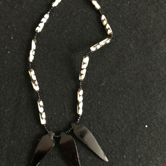 Pre-loved necklace black and white tribal style beaded 16" - Picture 2 of 2